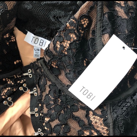 Tobi Lace Dress - Picture 4 of 4